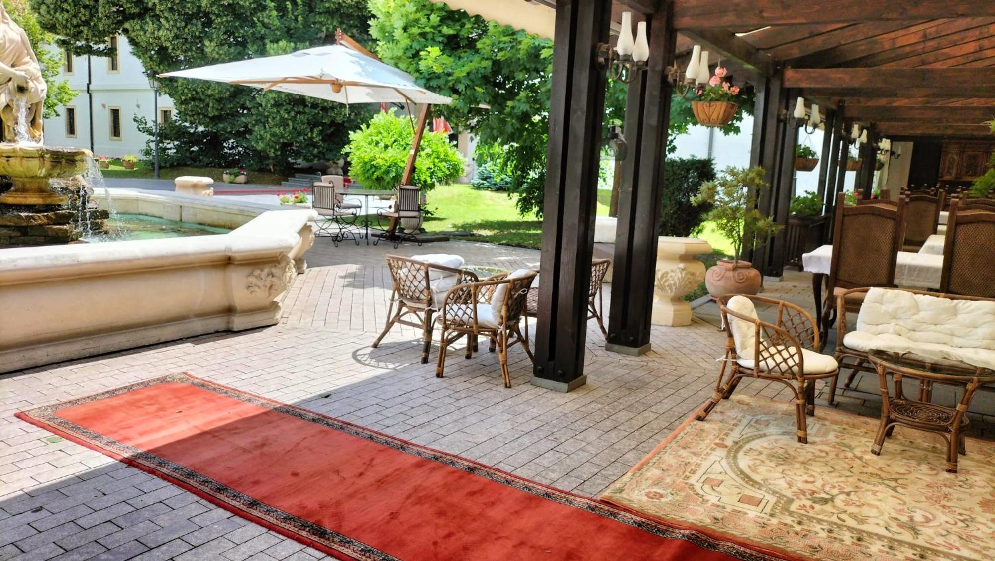 Hotel Medieval Alba Iulia Exterior photo