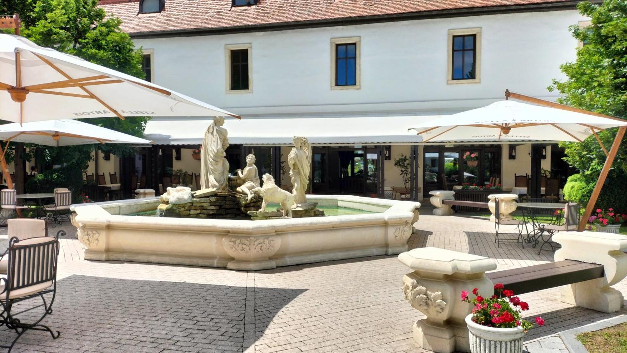 Hotel Medieval Alba Iulia Exterior photo